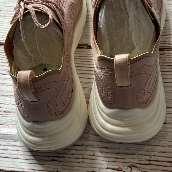 New APL Streamline Sneakers in Rose Dust/Champagne/White Sz 10.5 - Picture 10 of 11